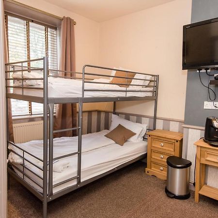 Dimple Well Lodge Hotel 웨이크필드 외부 사진