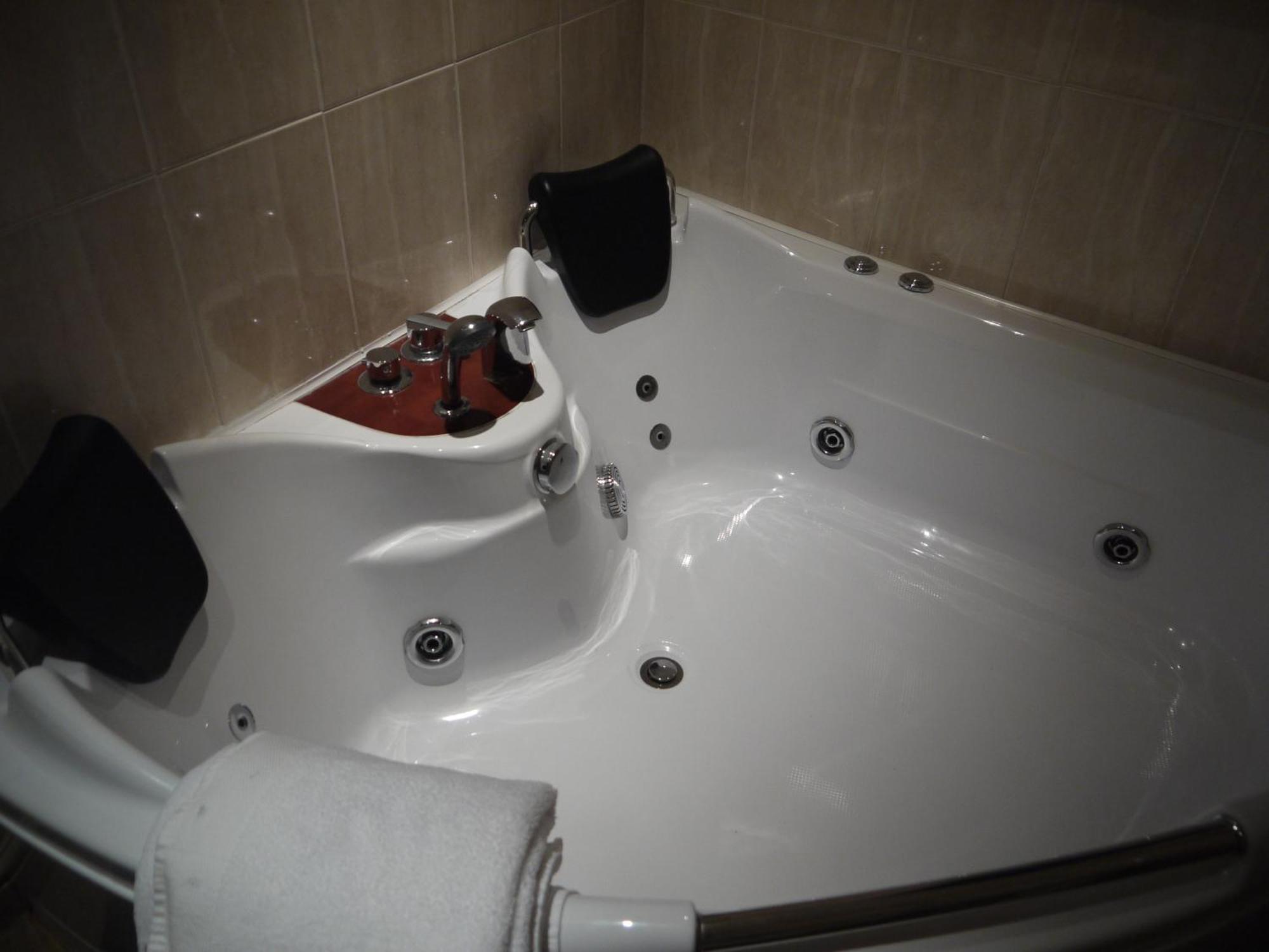 Dimple Well Lodge Hotel 웨이크필드 외부 사진
